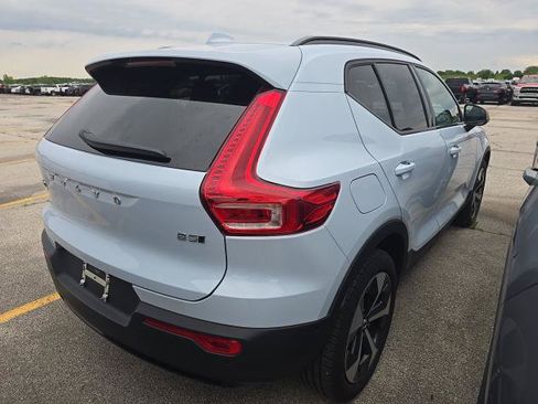 Used 2026 Volvo XC40 B5 Plus AWD/4WD image 4