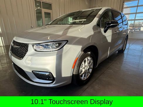 New 2026 Chrysler Pacifica Select image 10