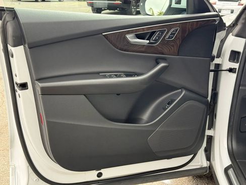 Used 2020 Audi Q8 Premium w/ Black Optic Package AWD/4WD image 14
