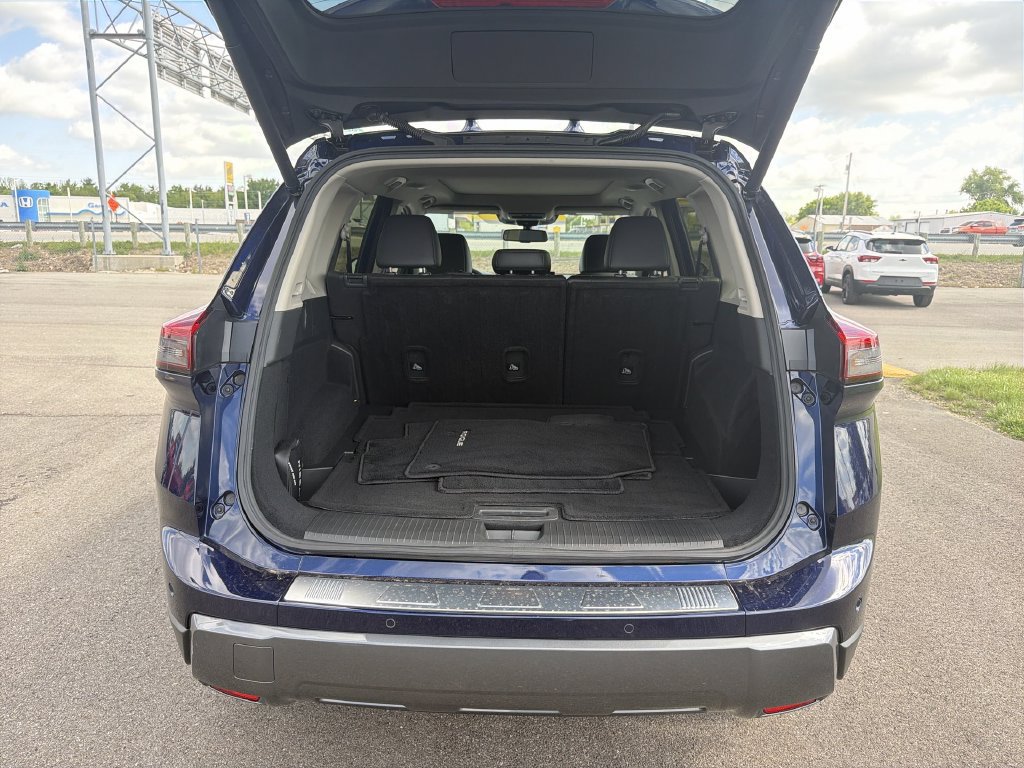 Certified 2025 Nissan Rogue SL w/ Tech Package AWD/4WD image 16