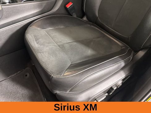 Used 2023 Jeep Grand Cherokee L Laredo image 12