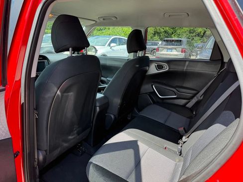 Certified 2023 Kia Soul LX w/ LX Technology Package FWD image 11