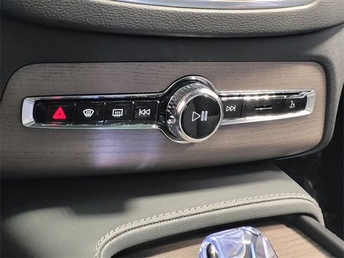 Certified 2024 Volvo XC90 B6 Ultimate w/ Lounge Package image 31