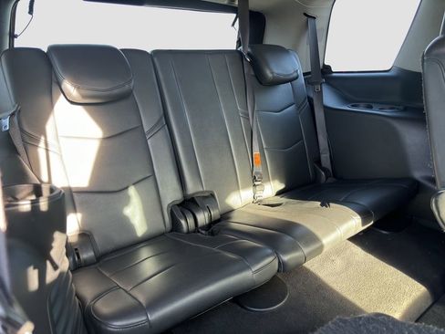 Used 2020 Cadillac Escalade Premium Luxury AWD/4WD image 19
