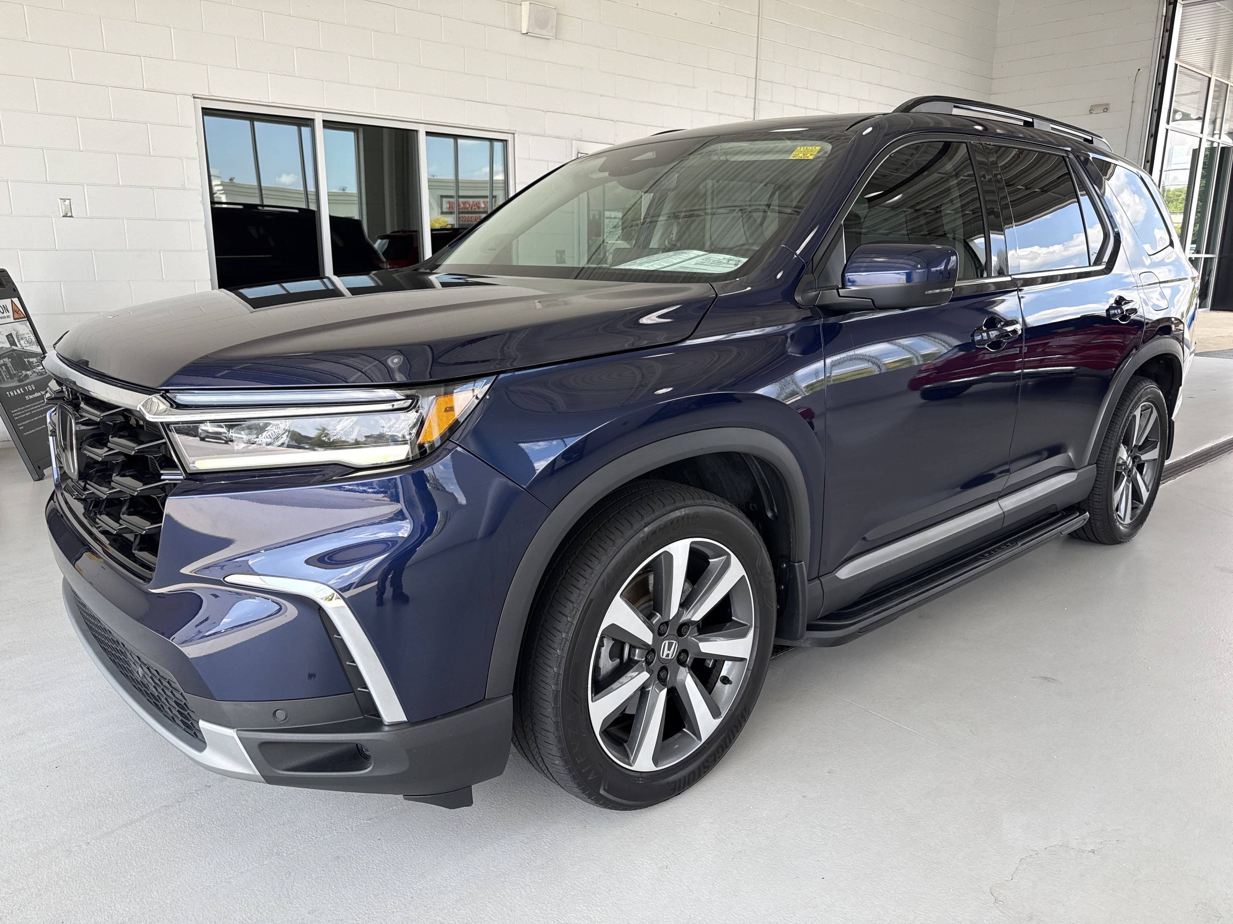 Used 2023 Honda Pilot Elite image 6