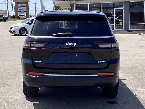 Used 2024 Jeep Wagoneer L Series II w/ Flexible Seating Group AWD/4WD image 6