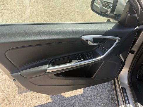 Used 2016 Volvo V60 T5 Platinum FWD image 8