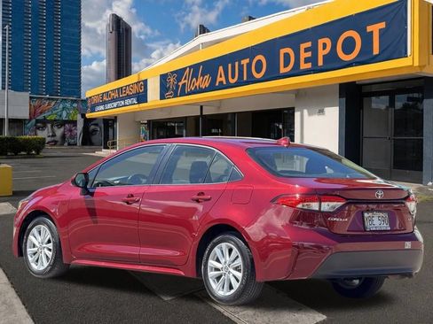 Used 2025 Toyota Corolla LE FWD image 3