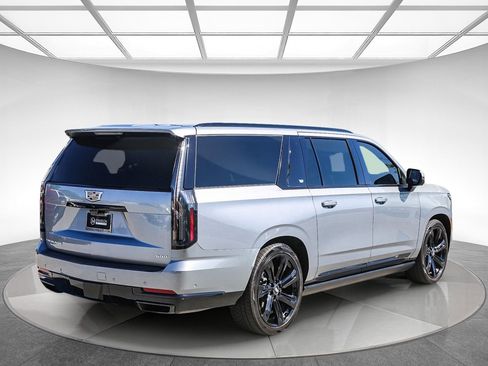 Used 2025 Cadillac Escalade ESV Sport Platinum w/ LPO, Floor Liner Package AWD/4WD image 4