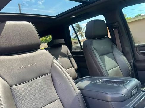 Used 2021 GMC Yukon Denali w/ Denali Premium Package AWD/4WD image 17