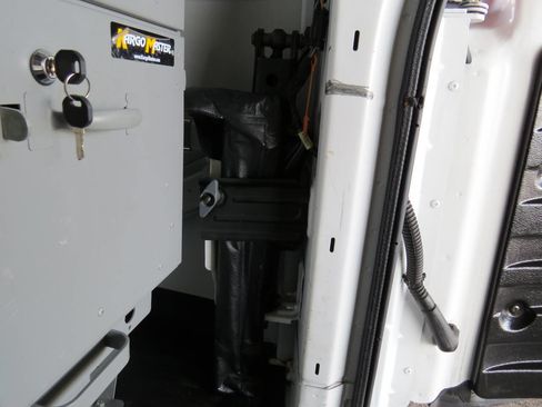 Used 2016 Chevrolet Express 3500 image 90