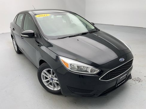 Used 2017 Ford Focus SE image 3