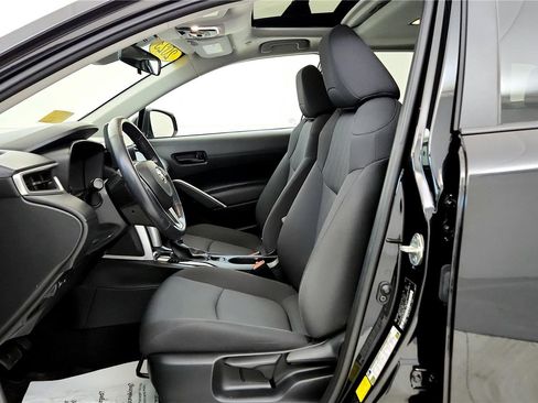 Used 2023 Toyota Corolla Cross LE w/ Moonroof Package image 25