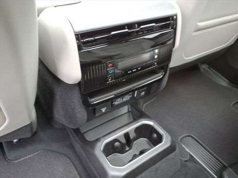 New 2026 Jeep Grand Wagoneer Limited AWD/4WD image 19