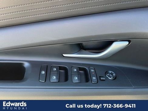 New 2025 Hyundai Elantra SE image 17