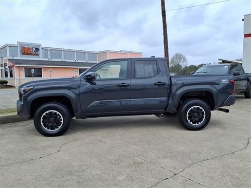 Used 2024 Toyota Tacoma 4x4 Double Cab image 2