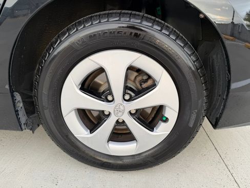 Used 2014 Toyota Prius Four FWD image 16