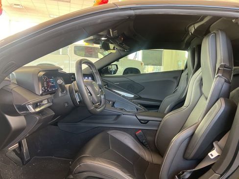 Used 2022 Chevrolet Corvette Stingray Coupe w/ Z51 Performance Package image 18