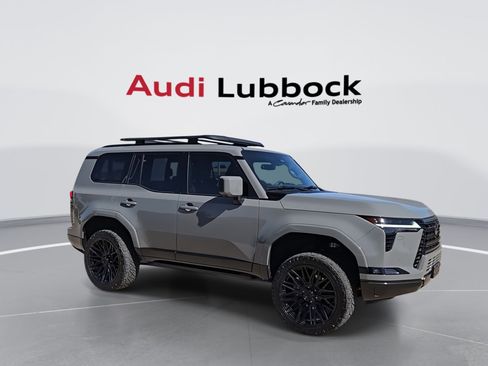 Used 2024 Lexus GX 550 w/ Accessory Package (2T) AWD/4WD image 2