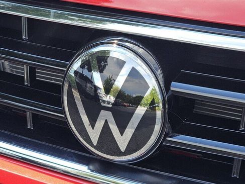 Certified 2024 Volkswagen Tiguan SE R-Line FWD image 33