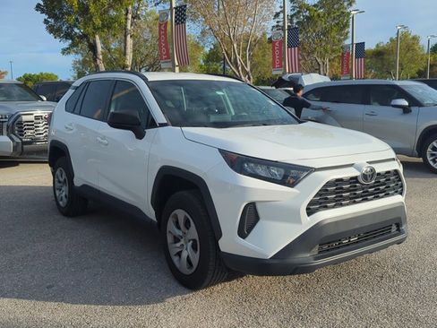 Used 2021 Toyota RAV4 LE image 3
