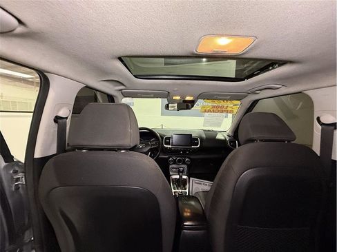 Used 2022 Hyundai Venue SEL image 16