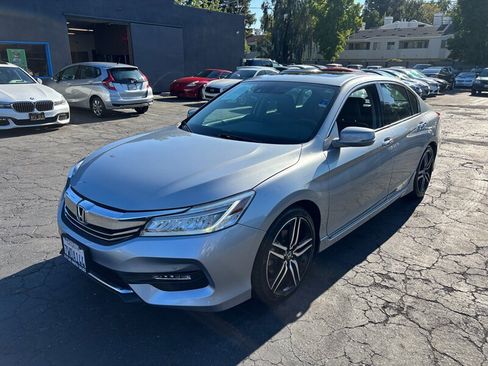 Used 2017 Honda Accord Touring image 9