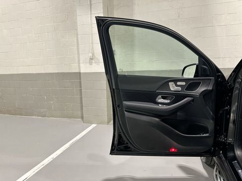 Used 2025 Mercedes-Benz GLE 350 4MATIC image 9