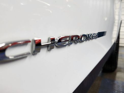 Used 2020 Jeep Cherokee Latitude Plus w/ Cold Weather Group image 40