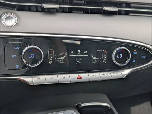 Used 2025 Genesis GV70 2.5T AWD/4WD image 14