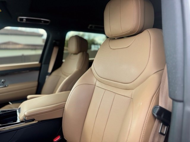 Used 2026 Land Rover Range Rover Sport SE AWD/4WD image 3