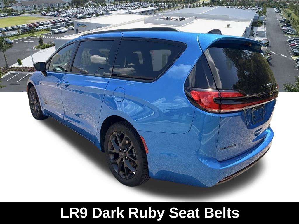 New 2027 Chrysler Pacifica Select FWD image 6
