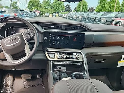 Used 2024 GMC Sierra 1500 Denali AWD/4WD image 4