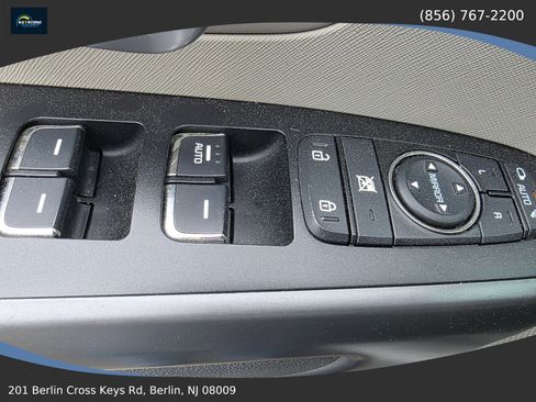 Used 2016 Kia Sedona LX w/ LX Convenience Package FWD image 19