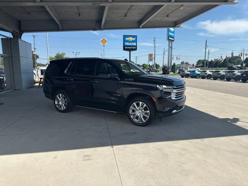 Used 2024 Chevrolet Tahoe High Country AWD/4WD image 3