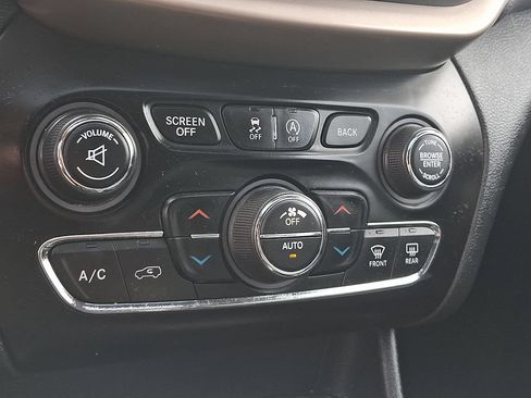 Used 2017 Jeep Cherokee High Altitude AWD/4WD image 19