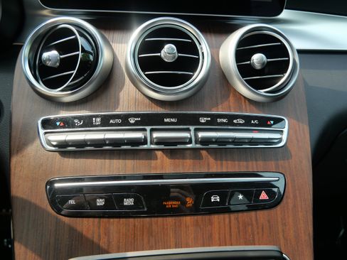 Used 2022 Mercedes-Benz GLC 300 4MATIC image 24