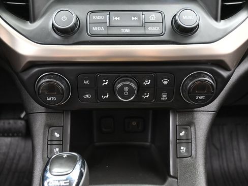 Used 2017 GMC Acadia Denali w/ Technology Package FWD image 35