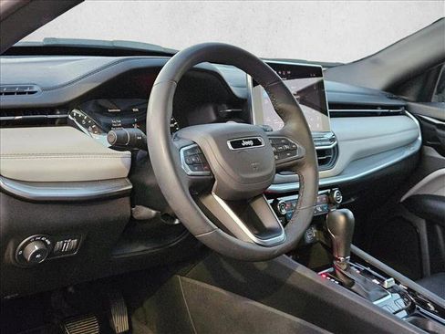 Used 2025 Jeep Compass Limited AWD/4WD image 9