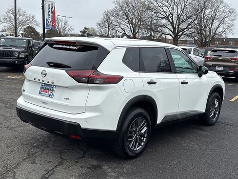 Used 2024 Nissan Rogue S image 6