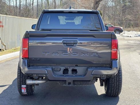 Used 2025 Toyota Tacoma TRD Off-Road image 22