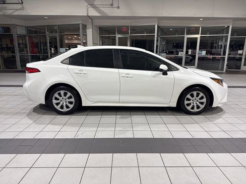 Used 2021 Toyota Corolla LE image 5