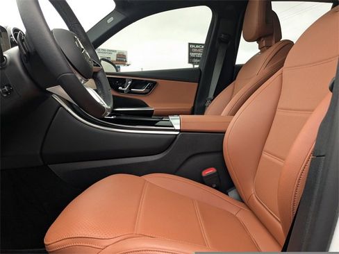 Used 2024 Mercedes-Benz GLC 300 4MATIC image 23