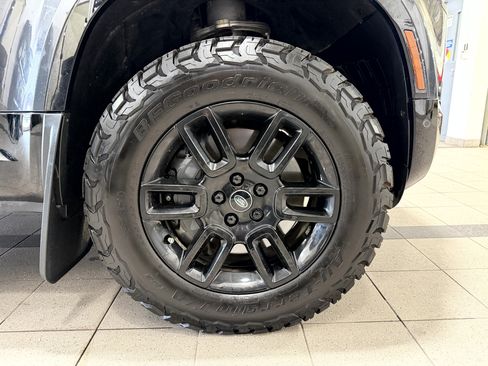 Used 2023 Land Rover Defender 130 X-Dynamic SE AWD/4WD image 7