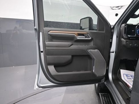 Used 2024 Chevrolet Silverado 2500 High Country w/ High Country Premium Package AWD/4WD image 9