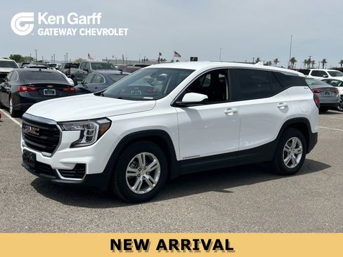 Used 2024 GMC Terrain SLE FWD image 1