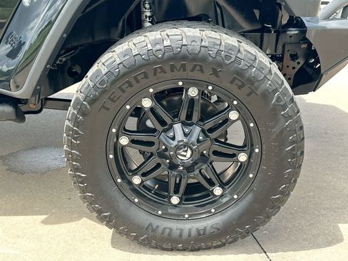Used 2020 Jeep Wrangler Unlimited Sahara w/ Uconnect 4C Nav & Sound Group AWD/4WD image 10