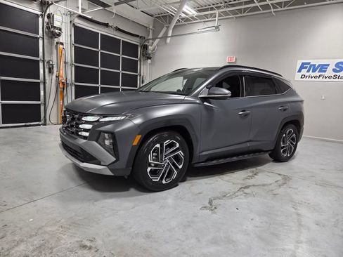 Certified 2025 Hyundai Tucson Limited FWD image 3