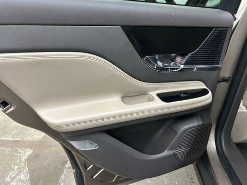 Used 2020 Lincoln Corsair FWD w/ Premium Package image 29