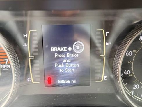 Used 2019 Jeep Cherokee Latitude Plus AWD/4WD image 4